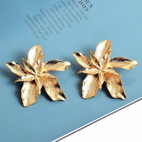 Big Gold Flower Statement Earrings Petals Jewelry - Picture 8 of 12